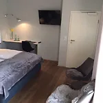 게스트하우스 Trafohaus Am Kaiserbahnhof 3*