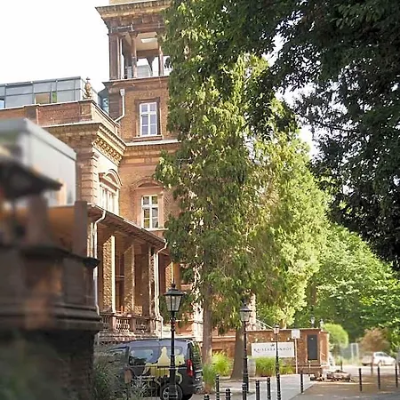 Πανσιόν Trafohaus Am Kaiserbahnhof 3*